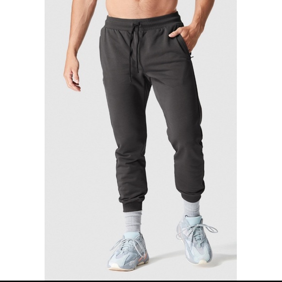 Fabletics Other - Fabletics Men's Phantom Gray 'The Courtside Jogger' size Small EUC